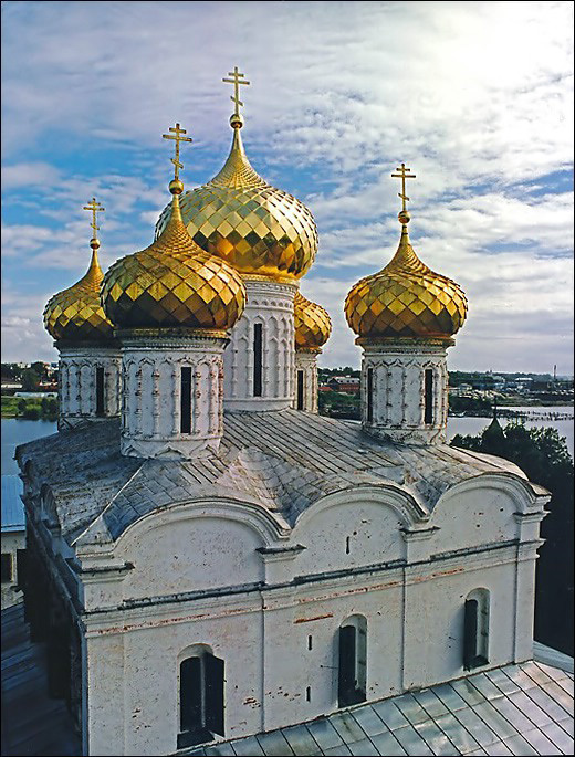 Русь еще жива...
