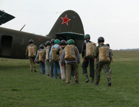 В долгий путь друзья! Земля вас ждет.