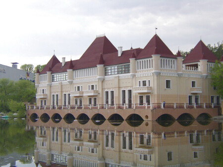 Замок на воде