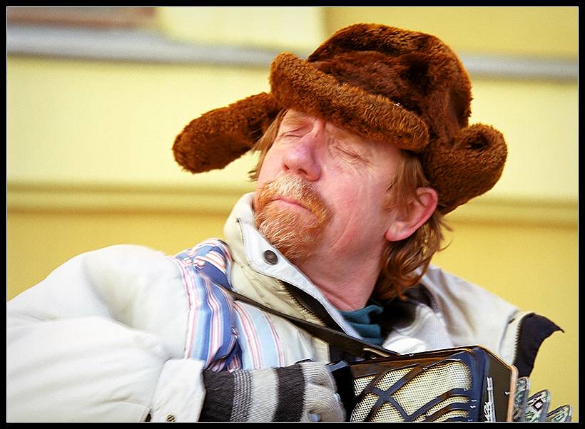 Рыжий...