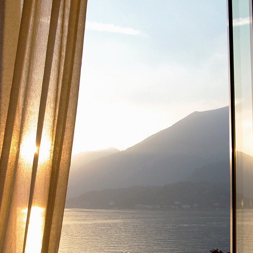 03 - &quot;A room with a view&quot; (Lake Como, Lombardy ['04]) {...and an unusual photo filter}