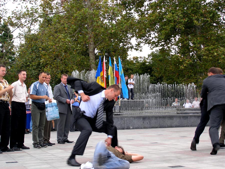 Я телохронитель.