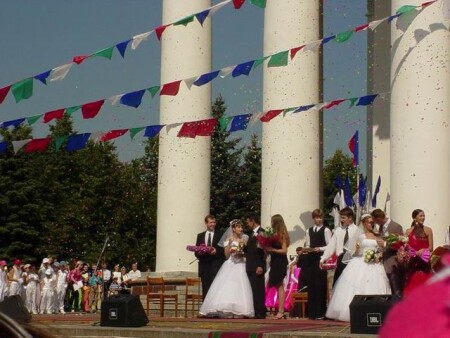 Под лепестками
