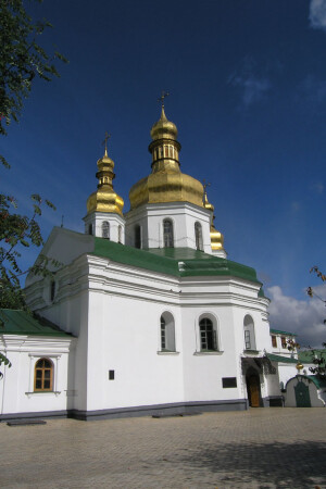 Монастырский дворик.