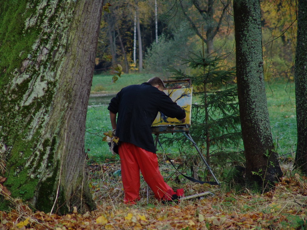 painter in red