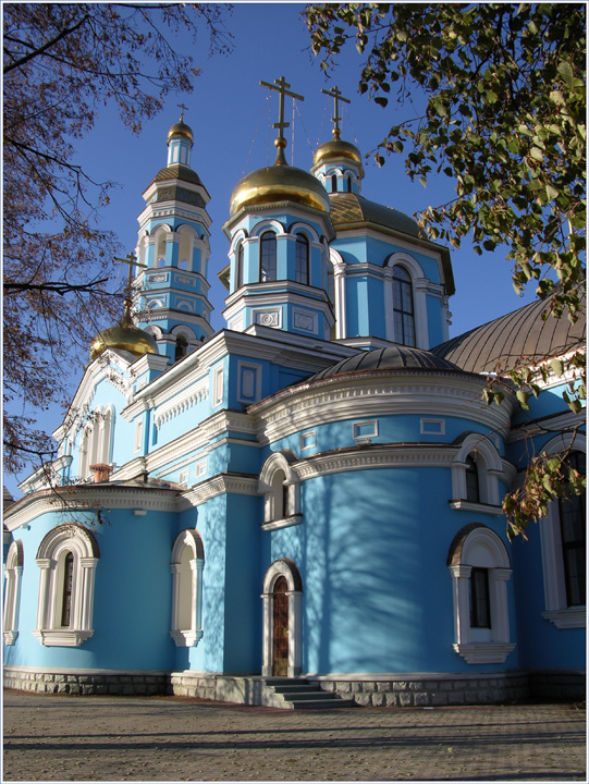 И с небом споря в красоте и устремляясь в высь...