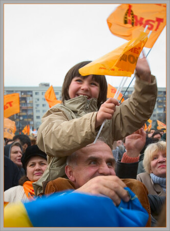 Фотография с Девочкой и Папой с митинга на поддержку Ющенко
