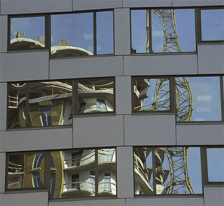 А напротив строят дом, кривобокий что-то он.