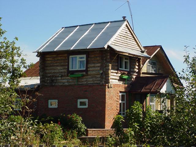 Избушка на кирпичных стенках