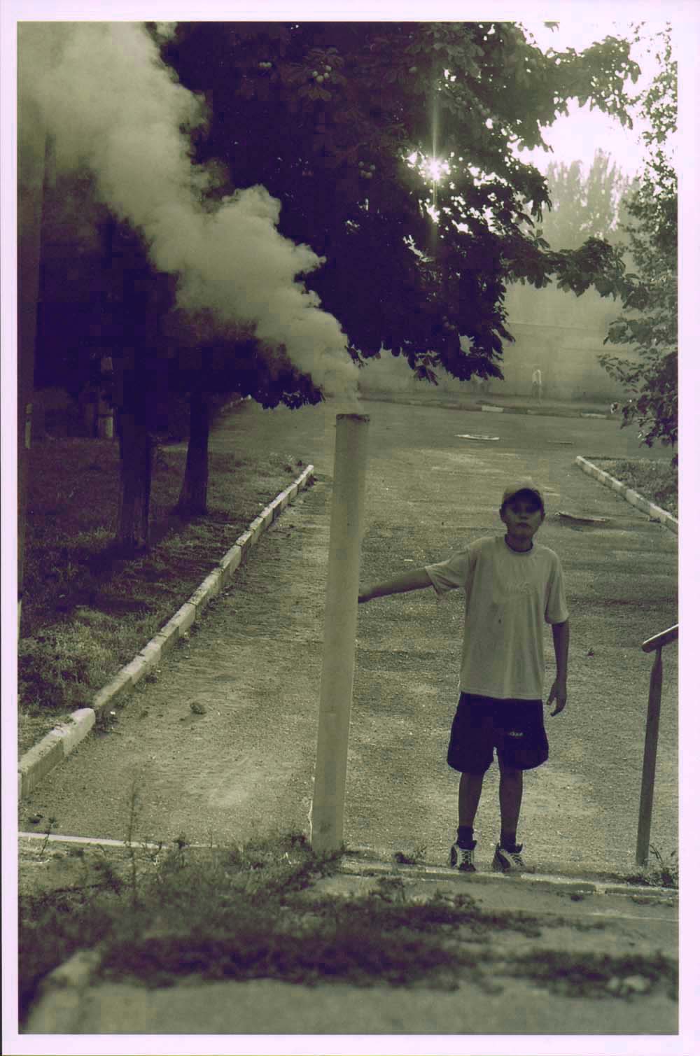 Сын водителя паровоза....позирует для фотографа. 