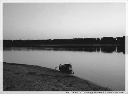 Одинокая лодочка