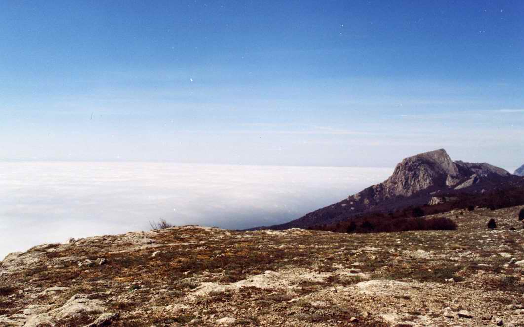 За облаками