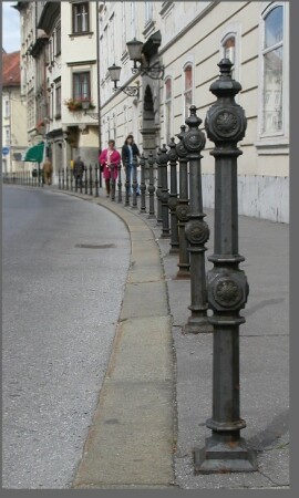 Столбики....