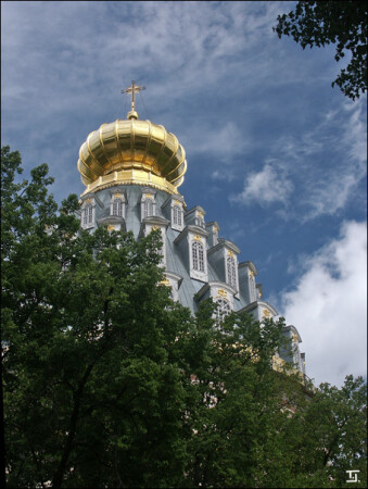 между небом и землей