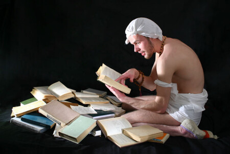 ЖИТЬ КНИГАМИ...