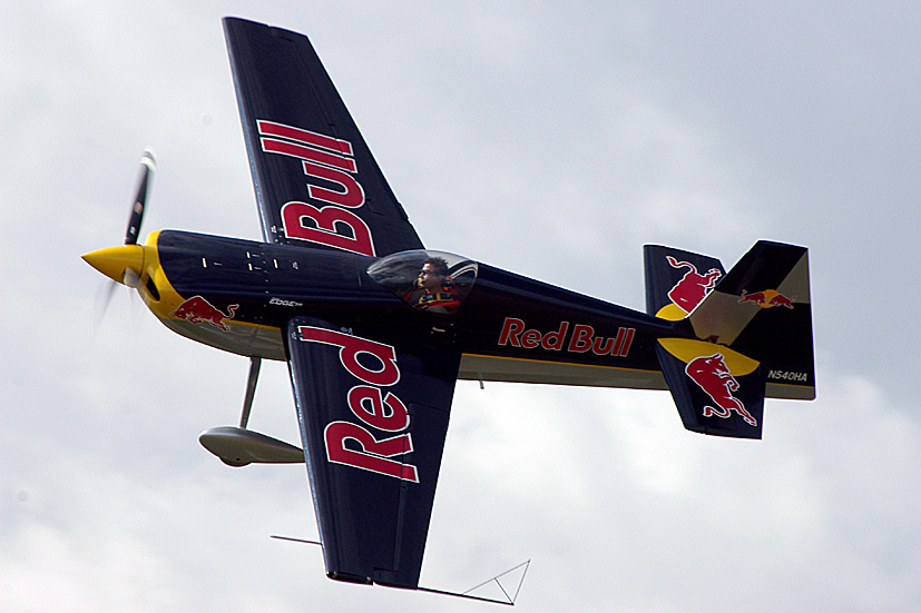 ЛЕТАЮЩИЙ RED BULL
