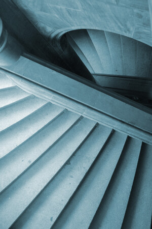 Непараллельные непересекающиеся