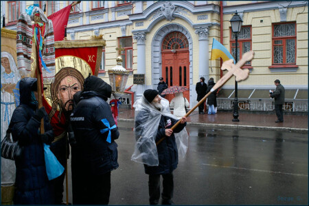 Сторонники В.Януковича у здания Верховного Суда