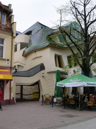 Немного перекосило (сбоку)