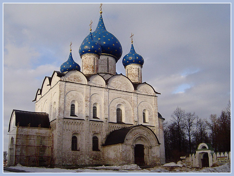 Рождественский собор зимой
