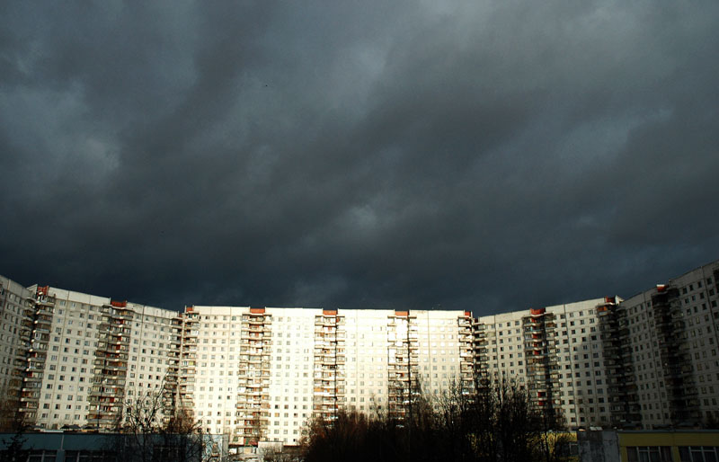 Вид из окна: стены, которые нас окружают