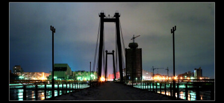Подвесной мост через Енисей.