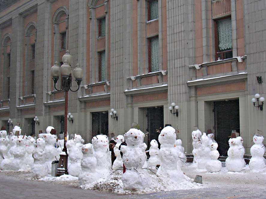 Старый Арбат. Солдаты Зимы штурмуют театр Вахтангова