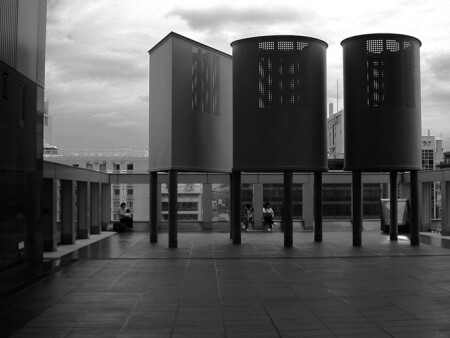 Город давит...