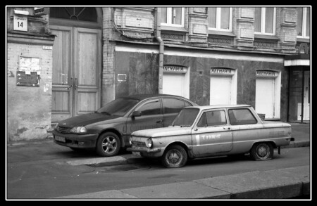 Две машины..