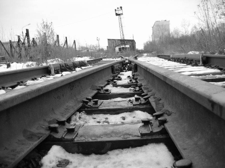 .rails never cross?.