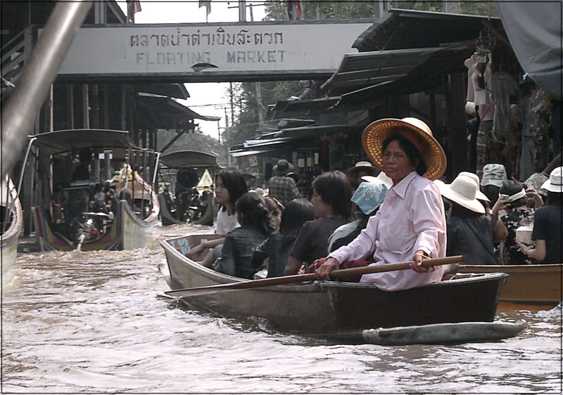 &quot;FLOATING MARKET&quot;