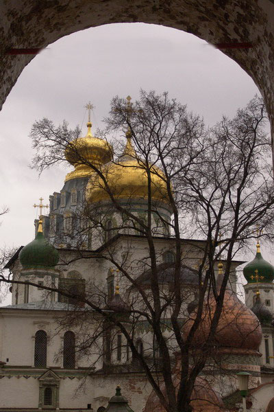 Во храм...
