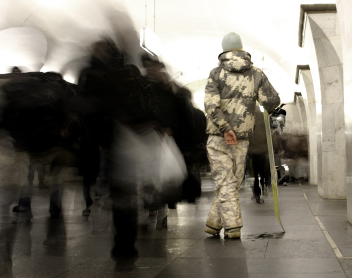 Сноубордист в метро