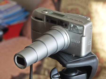 Им снимают :)