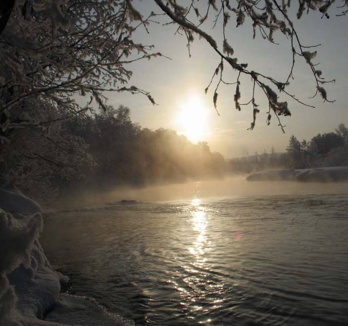 странная река
