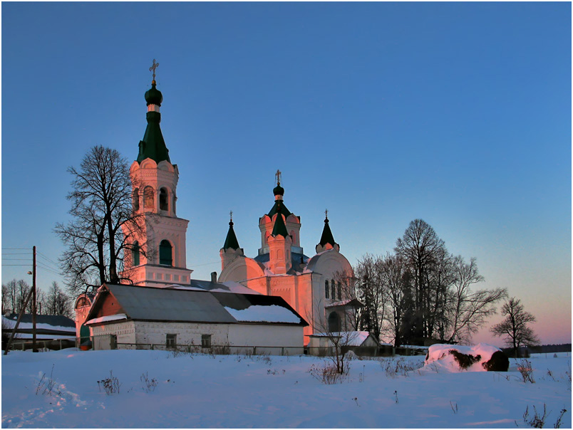 Сельская церковь.