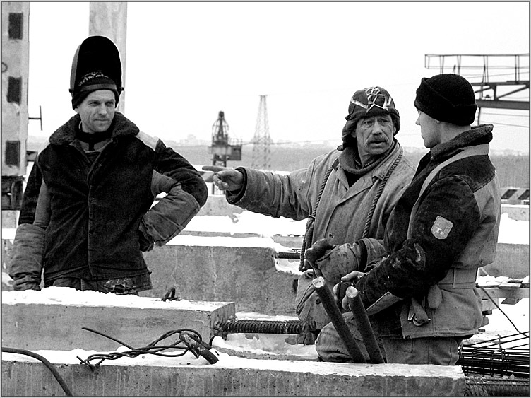 ... и понятным языком объяснил, как правильно приваривать к трубе отверстие.