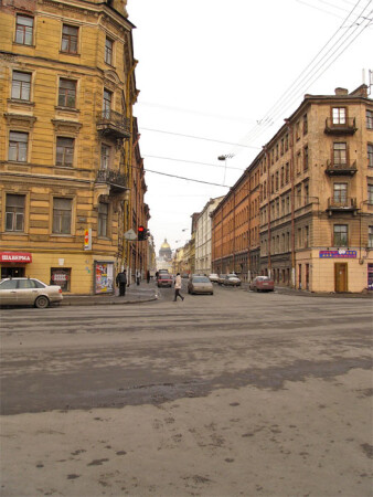 Исаакий вдалеке