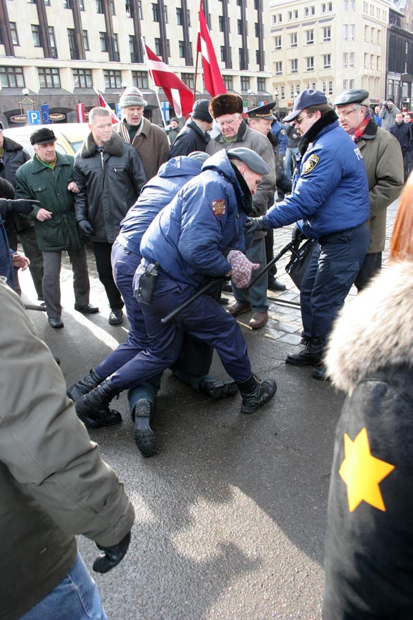 Беспорядки в Латвии