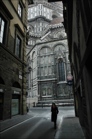 Duomo, Florence-вид из пoдвoрoтни...