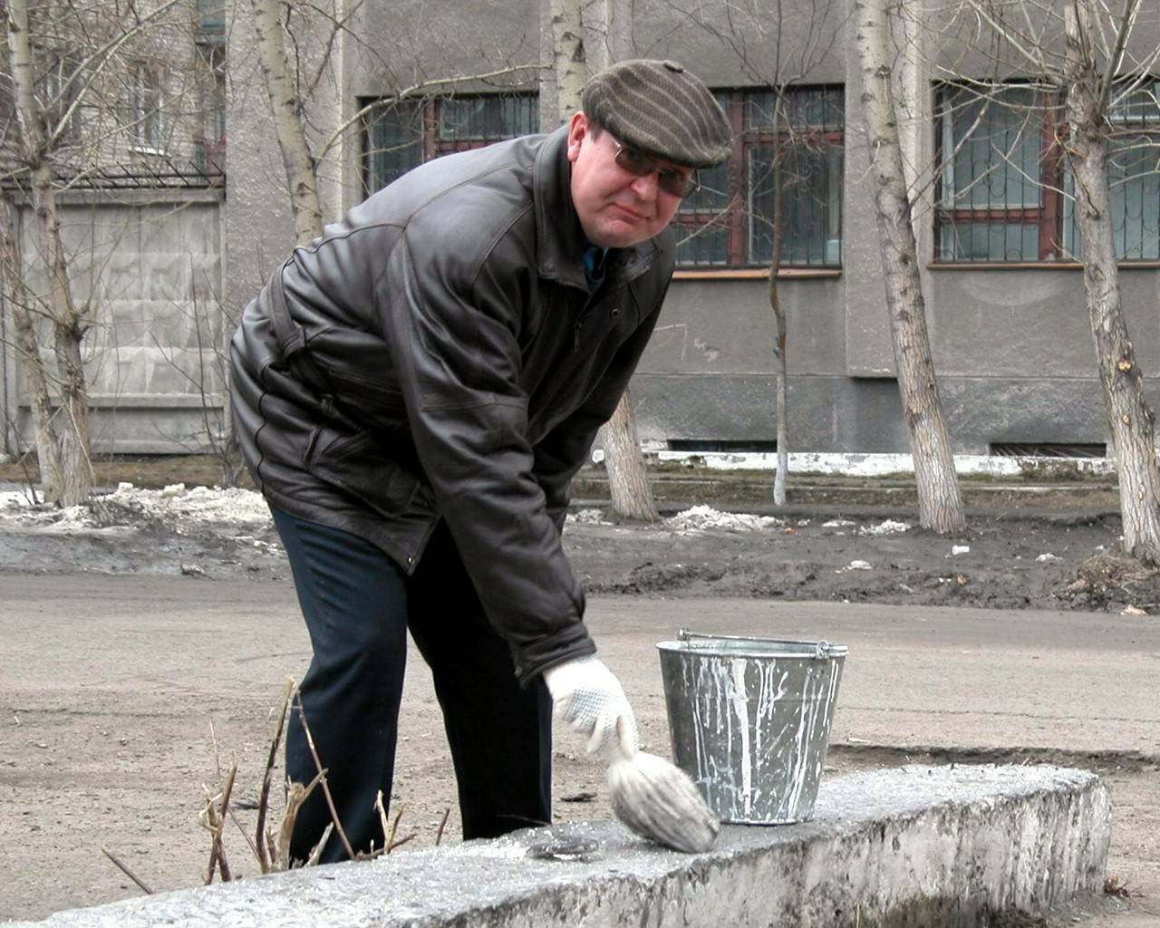 Белю недорого. Правда, плохо....