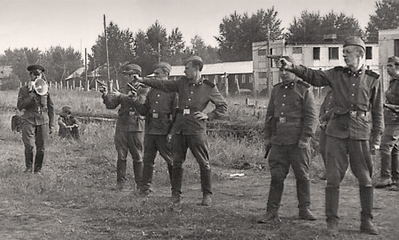 ПОЧТИ КОМАНДОС