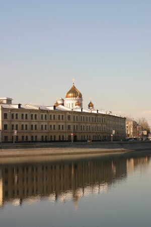 Набережная возле ЦДХ.