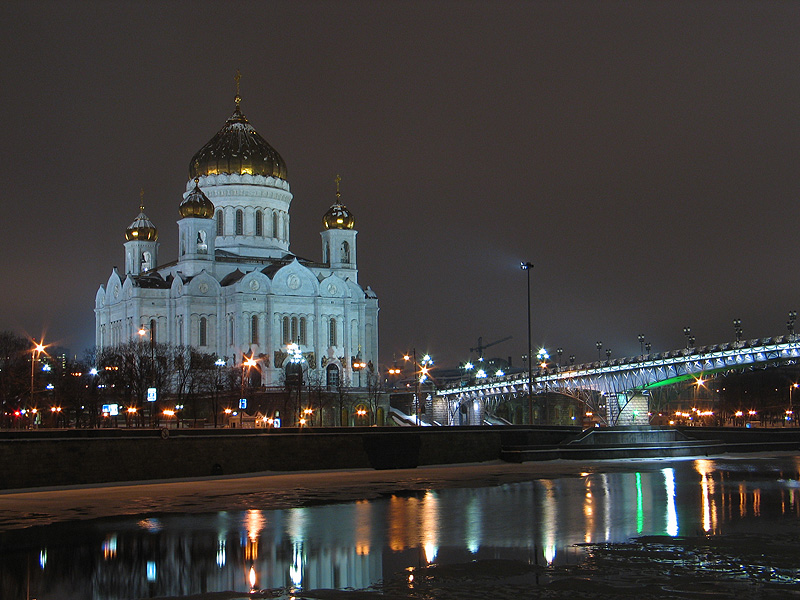Храм на набережной (фото 2)
