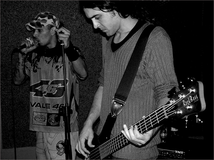 008*Let the music rules!