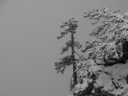 За облаками