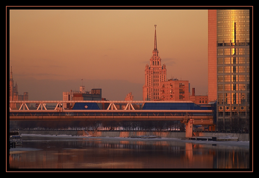МОСКВА АПРЕЛЬСКАЯ ПРЕДЗАКАТНАЯ
