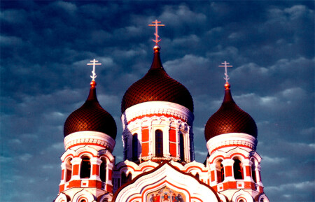 Свет на фоне мрака.