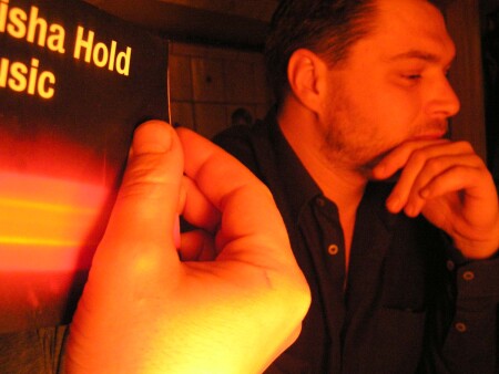 портрет в красных тонах