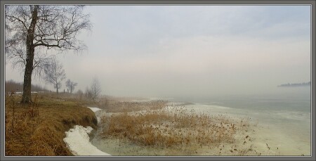Апрельская панорамная картинка с туманом